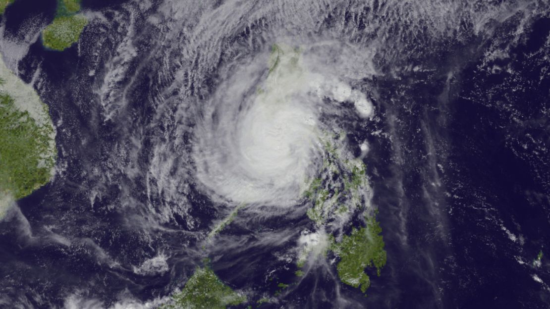 Satellitenbild des Taifuns über den Philippinen; }}