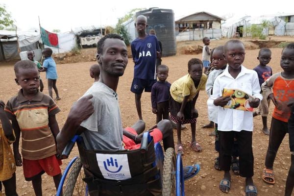 Flüchtlingscamp im Südsudan. Ein junger Mann im Rollstuhl. Flüchtlingscamp im Südsudan. Ein junger Mann im Rollstuhl. (c) Till Mayer